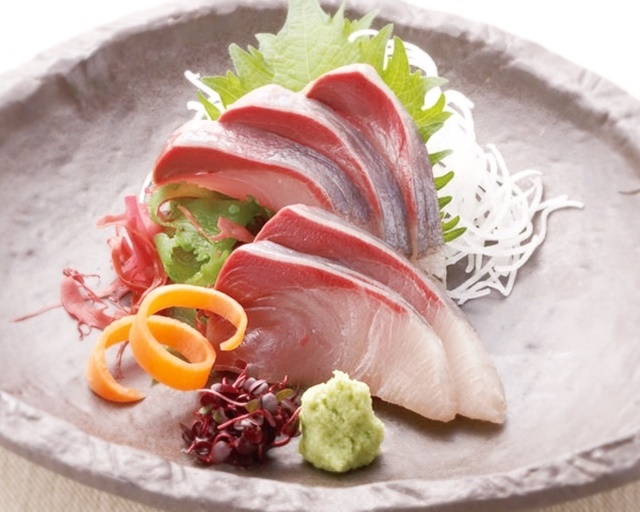 Ike-jime Buri Sashimi: 活〆ブリ造り