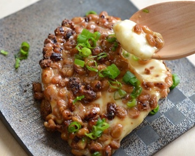 Natto no Camembert Yaki: 納豆のカマンベール焼き