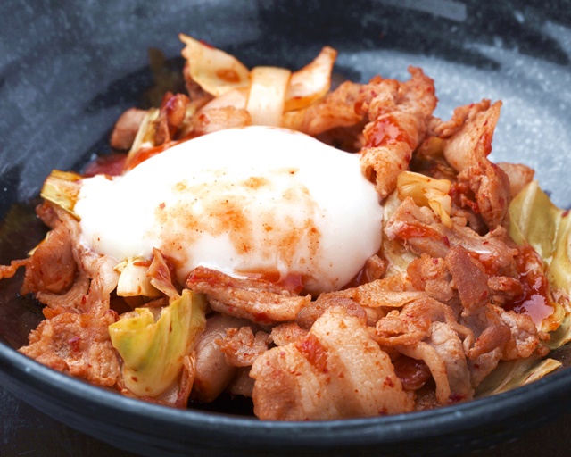 Ontama Nose Buta Kimchi: 温玉のせ豚キムチ
