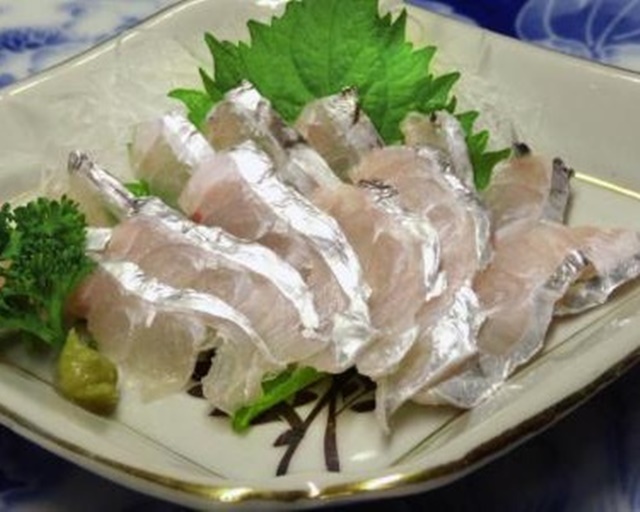 Tachiuo Sashimi: 太刀魚造り
